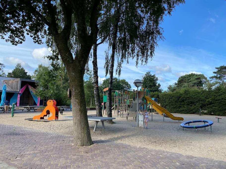 Knus Huisje Op Kindvriendelijk Park Met Zwembad Otterlo Luaran gambar